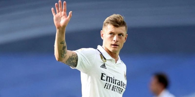 Kroos's Evolution: From Attacking Midfielder to Defensive Orchestrator